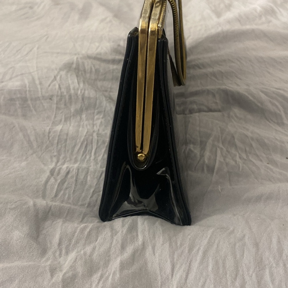 Etra Vintage 1950’s classic Patent Leather Clutch Purse with Gold Hardware - Picture 8 of 14